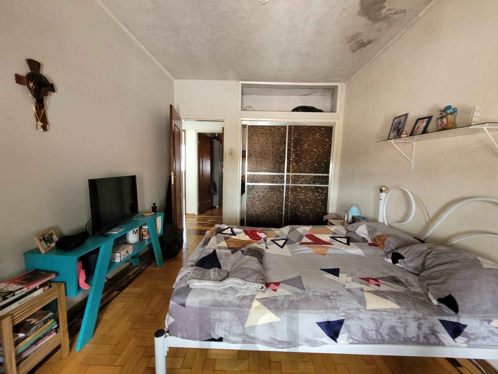 Casa térrea com garagem no subsolo e anexo — foto 15