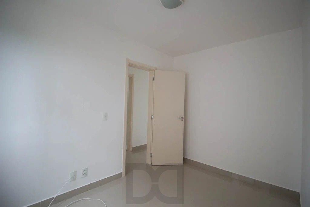 Apartamento 02 dormitórios com garagem escriturada no Bairro Ipanema — foto 18