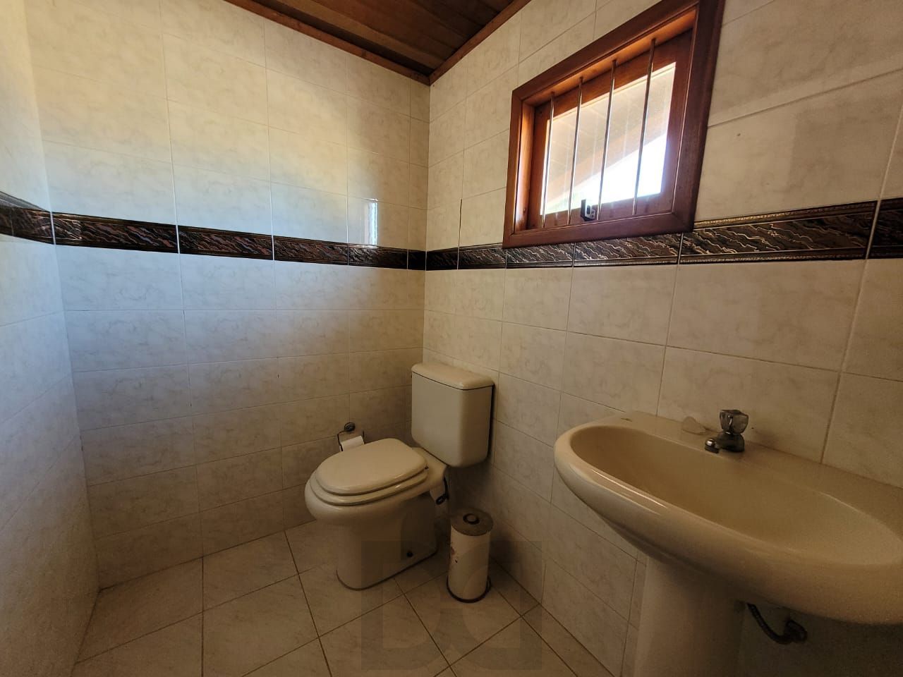 Casa térrea com 04 quartos e com 04 vagas de garagem — foto 6
