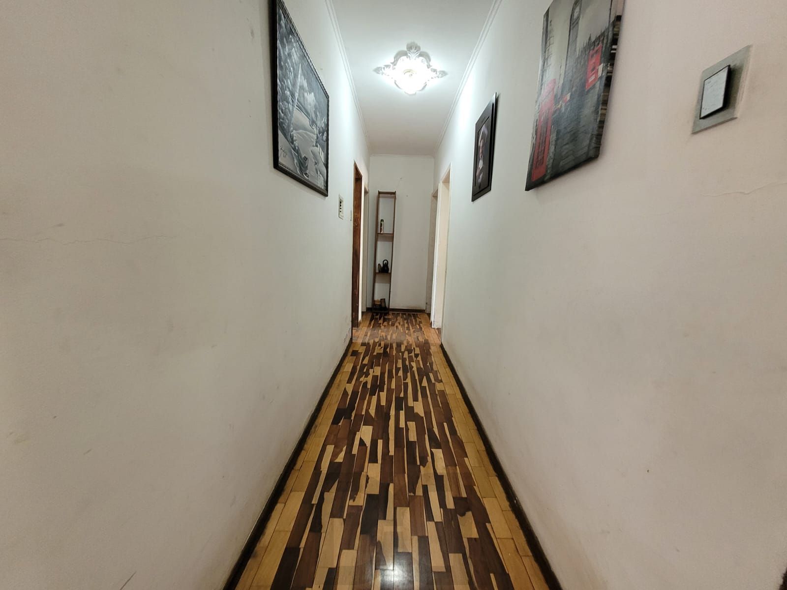 Casa térrea com garagem no subsolo e anexo — foto 9