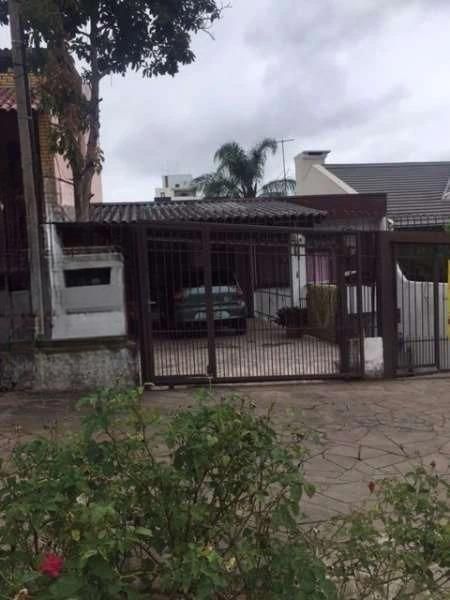 Casa à venda, com 3 dormitórios, na Rua Araponga, 109 - Chácara das Pedras — foto 1