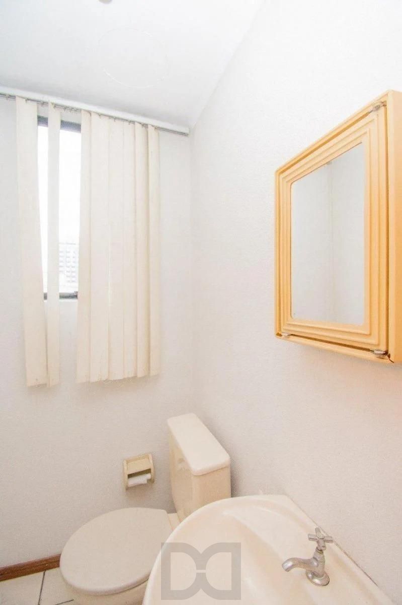 Sala comercial de 24,74 m² à venda em Petrópolis, esquina com a 24 de Outubro. — foto 8