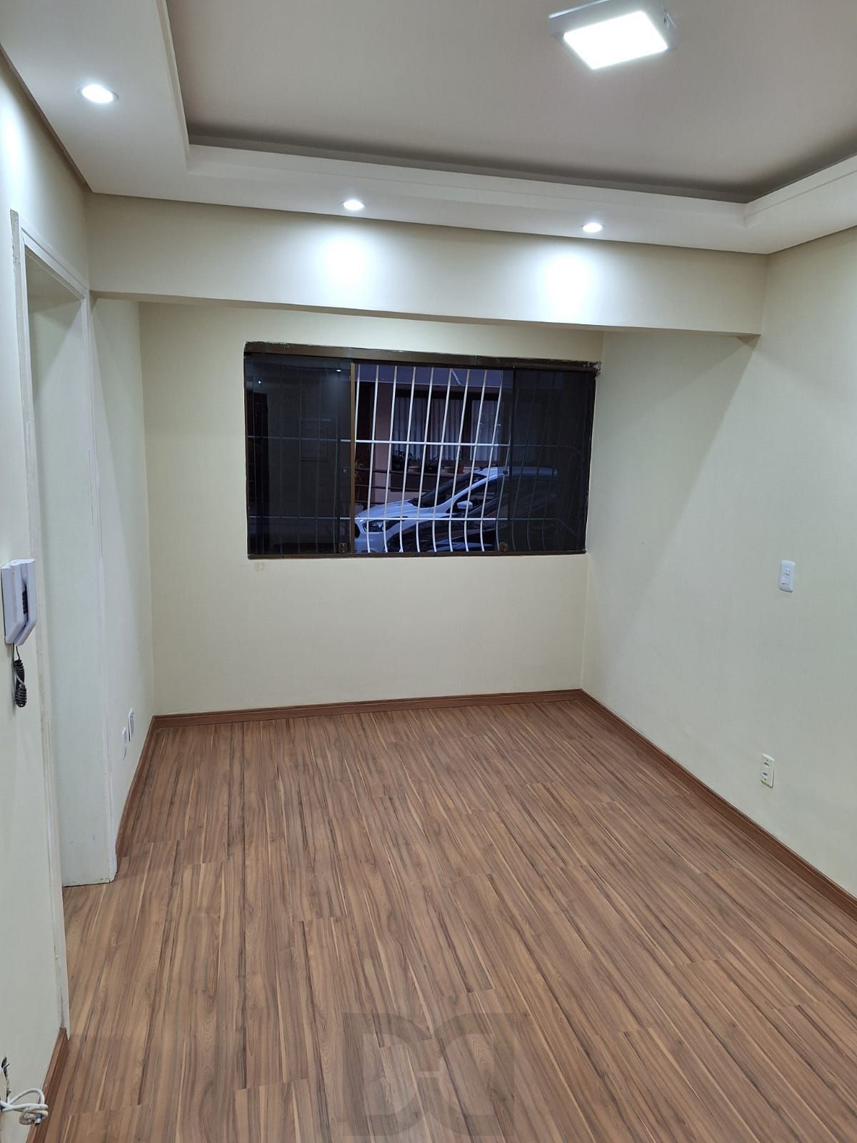 Apartamento 02 dormitórios com vaga de garagem escriturada descoberta — foto 3