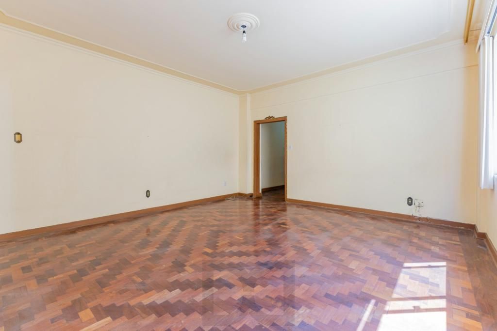 Apartamento com 03 dormitórios com 01 vaga de garagem escriturada sub solo — foto 2
