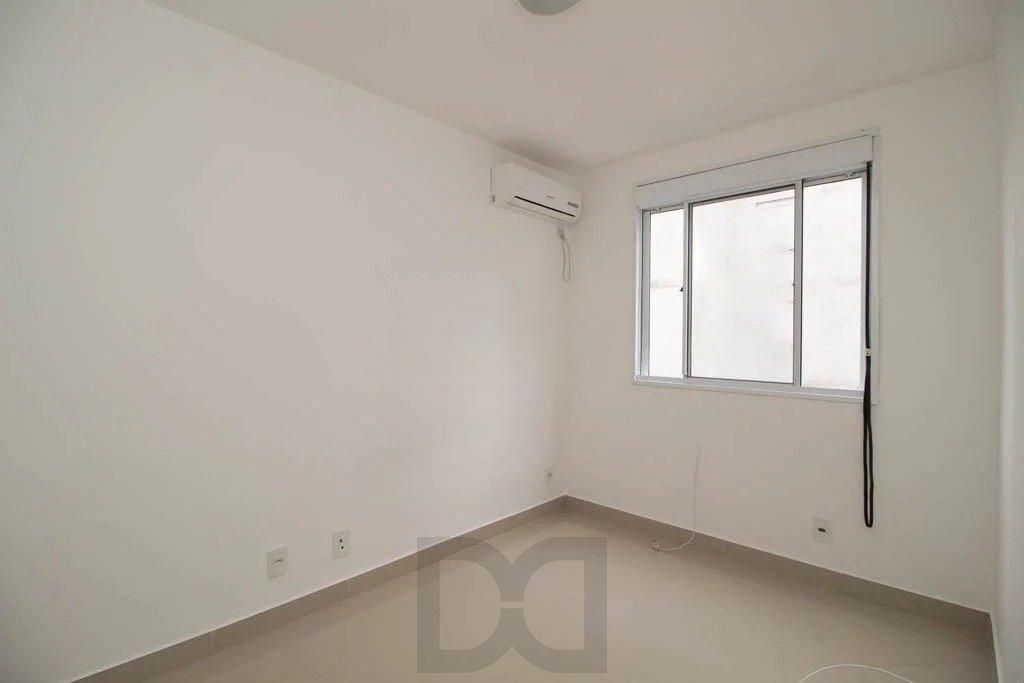 Apartamento 02 dormitórios com garagem escriturada no Bairro Ipanema — foto 25