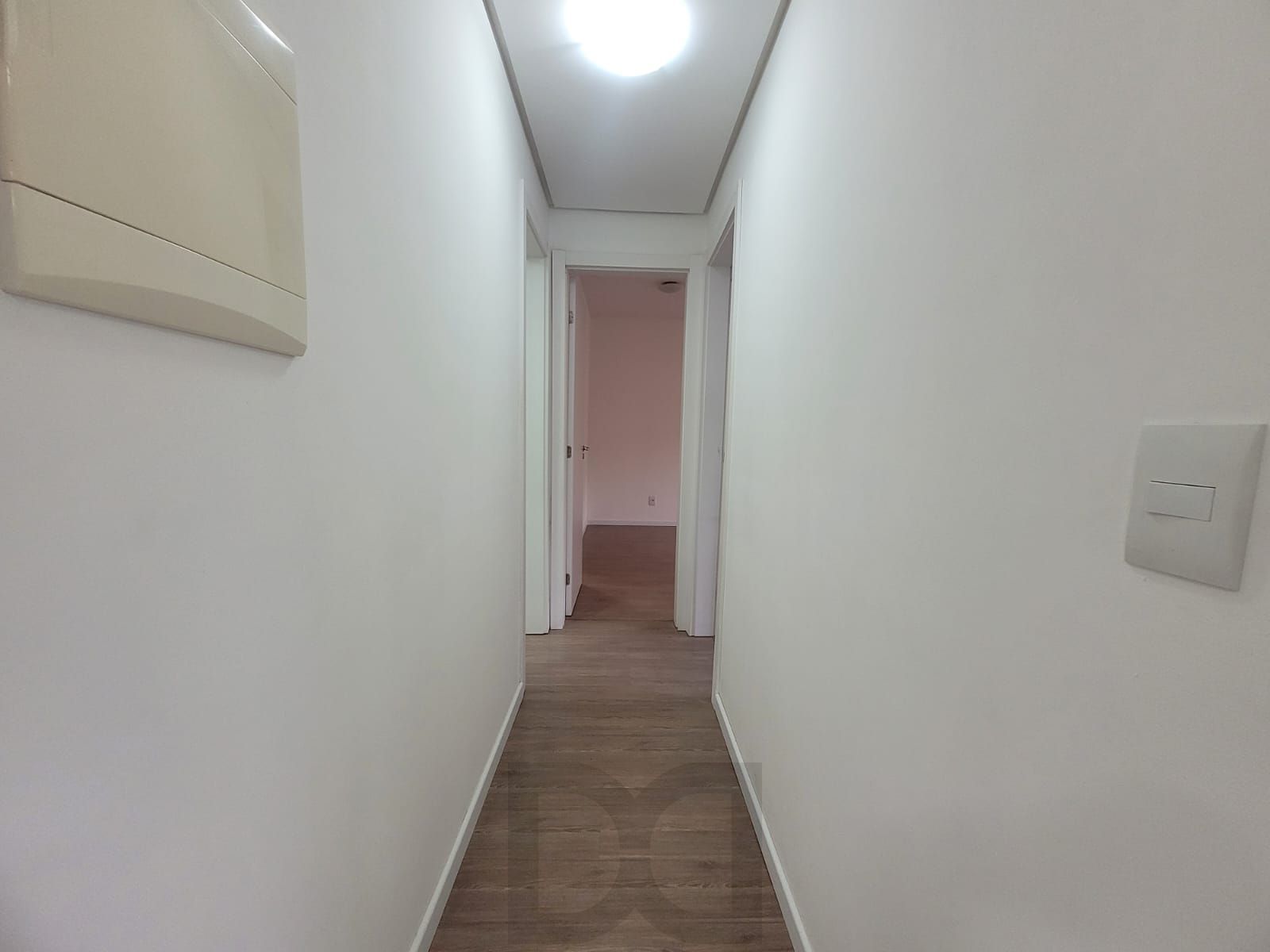 Apartamento com 2 Dormitórios e 1 Suíte, 2 Vagas, próximo ao colégio Dom Bosco — foto 9