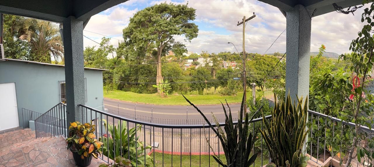 Casa com 03 dormitórios, sendo 02 suítes e garagem — foto 1