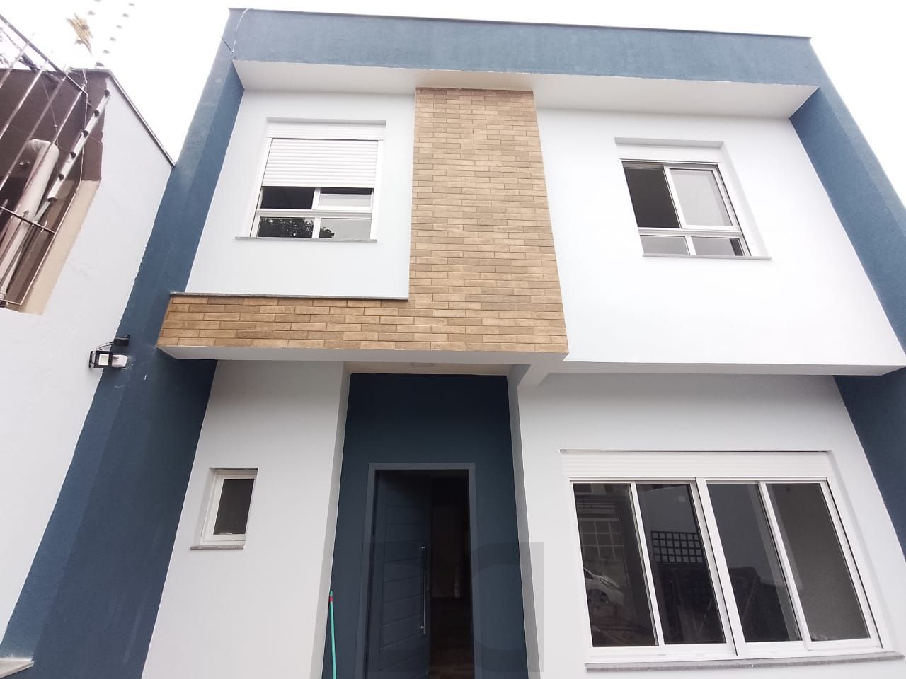 Belíssima casa de 4 dormitórios com 01 suíte com 2 vagas na Chácara das Pedras — foto 1