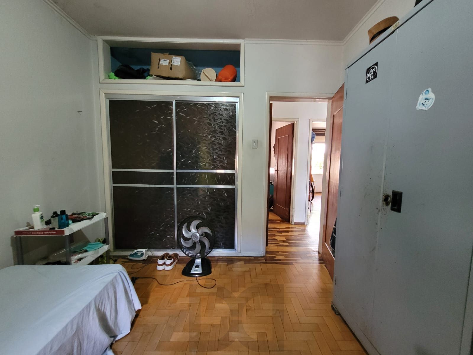 Casa térrea com garagem no subsolo e anexo — foto 11