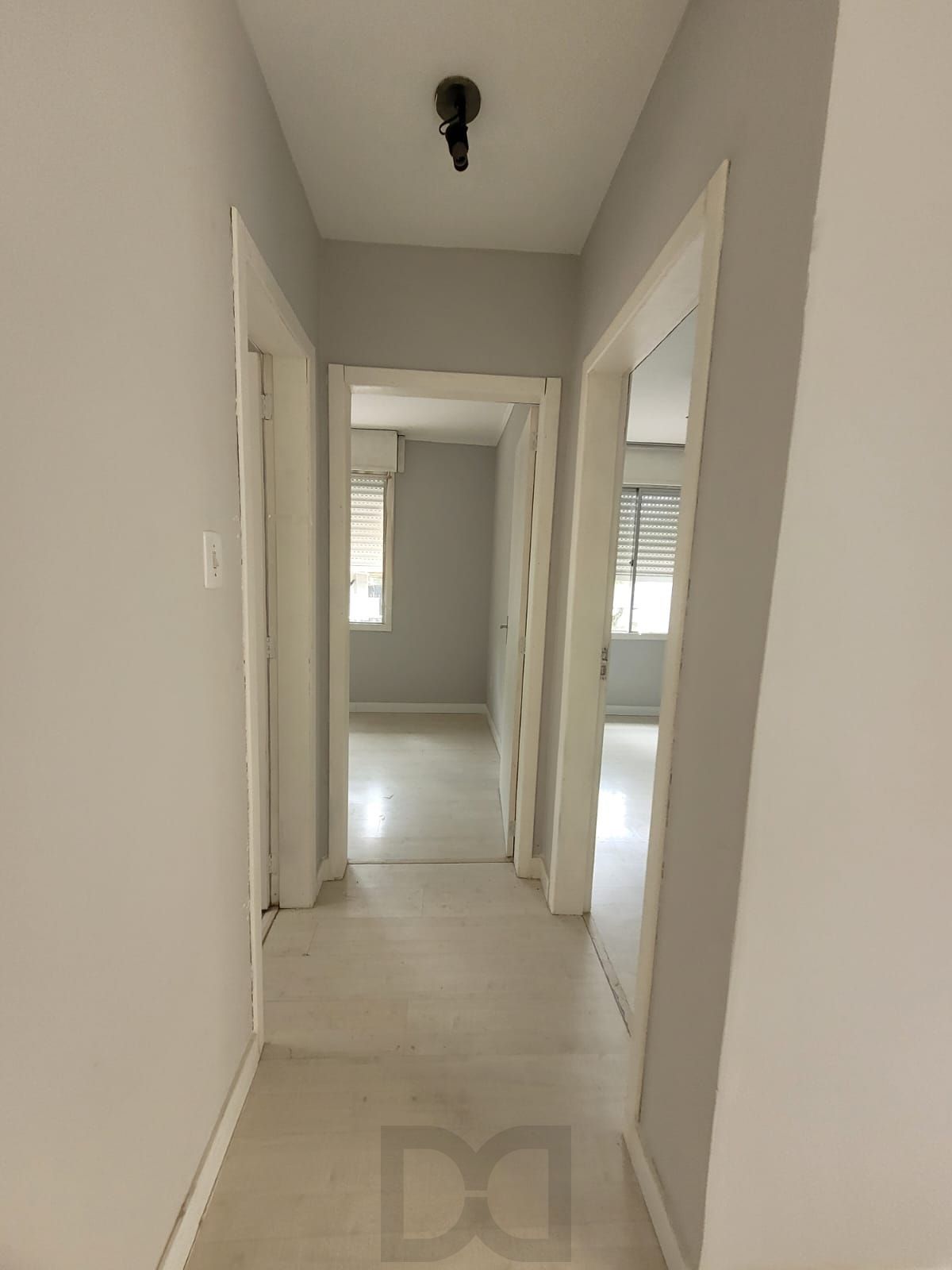 Vende apartamento de 2 dormitórios no Passo da Areia, condomínio ao lado do Conceição — foto 4