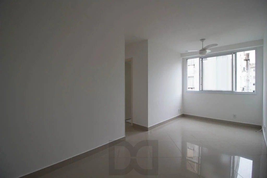 Apartamento 02 dormitórios com garagem escriturada no Bairro Ipanema — foto 22