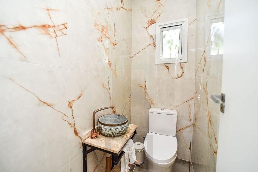 Belíssima casa de 4 dormitórios com 01 suíte com 2 vagas na Chácara das Pedras — foto 14
