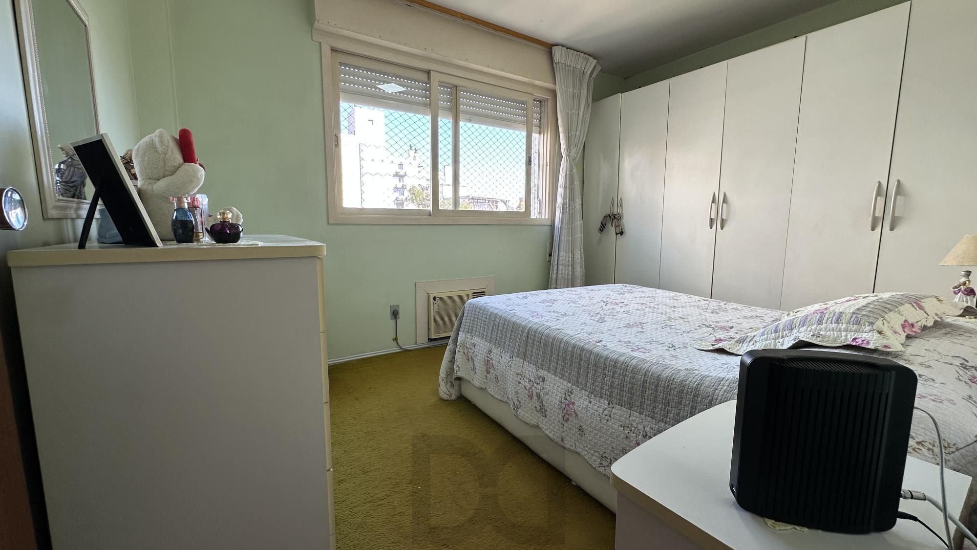 Apartamento com 2 dormitórios, dependência, elevador e vaga coberta na Mariland — foto 11