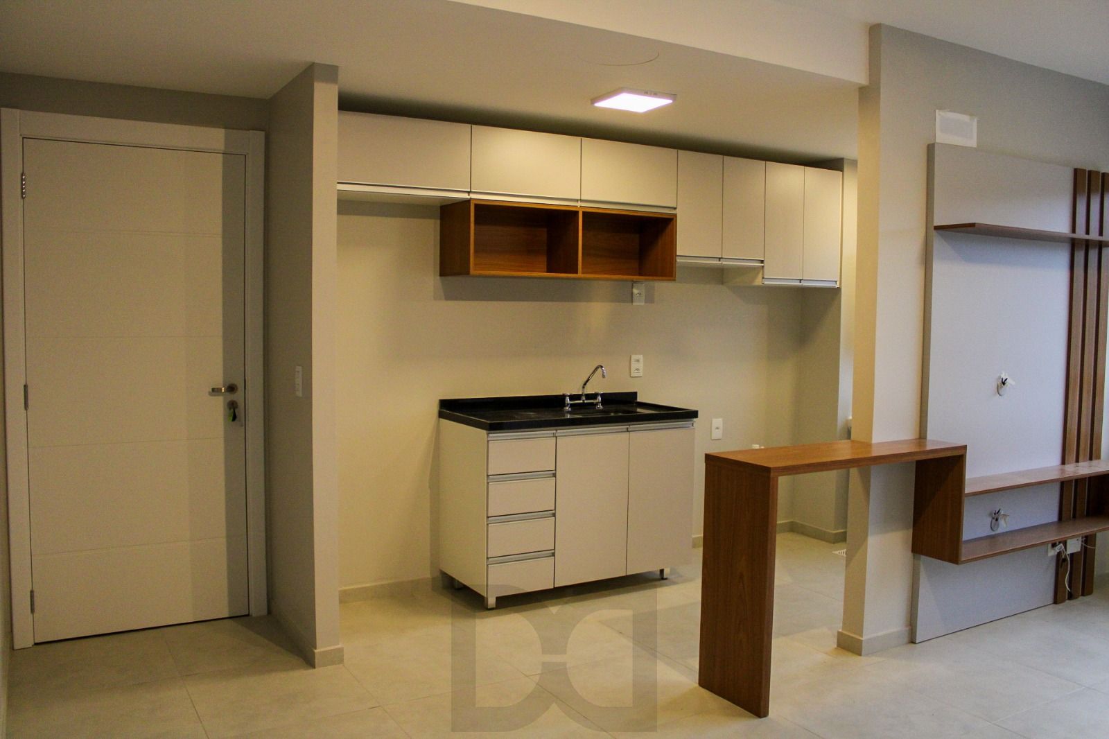 Apartamento 02 dormitórios com 01 suíte e 01 vaga de garagem escriturada — foto 1