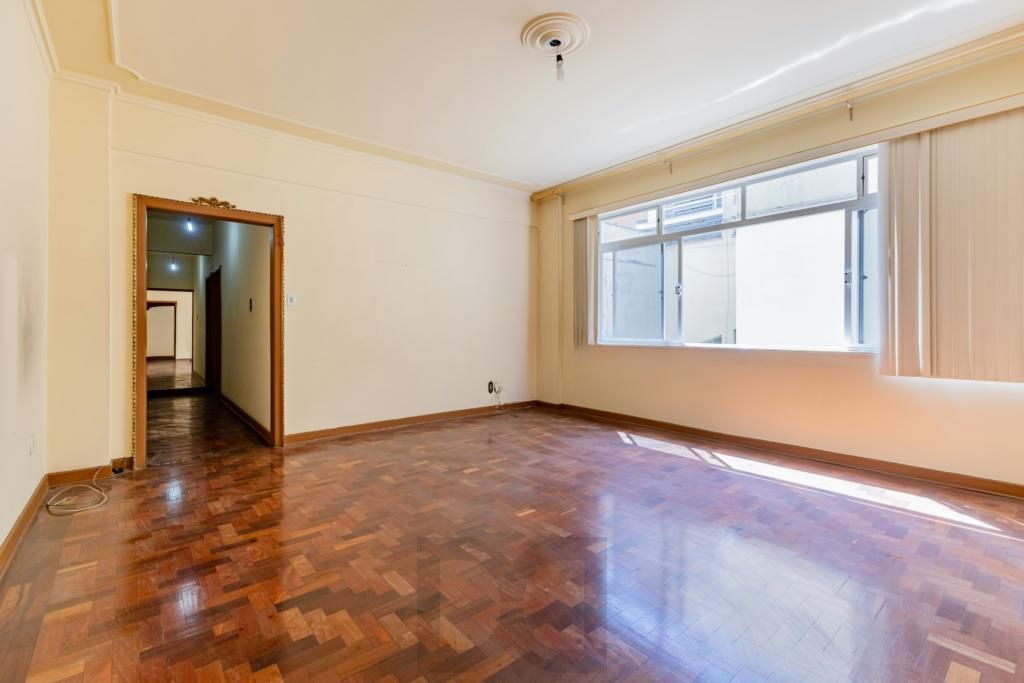 Apartamento com 03 dormitórios com 01 vaga de garagem escriturada sub solo — foto 1