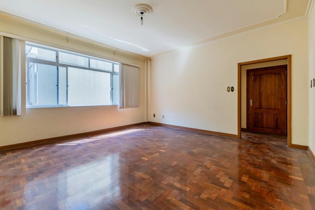 Apartamento com 03 dormitórios com 01 vaga de garagem escriturada sub solo — foto 3