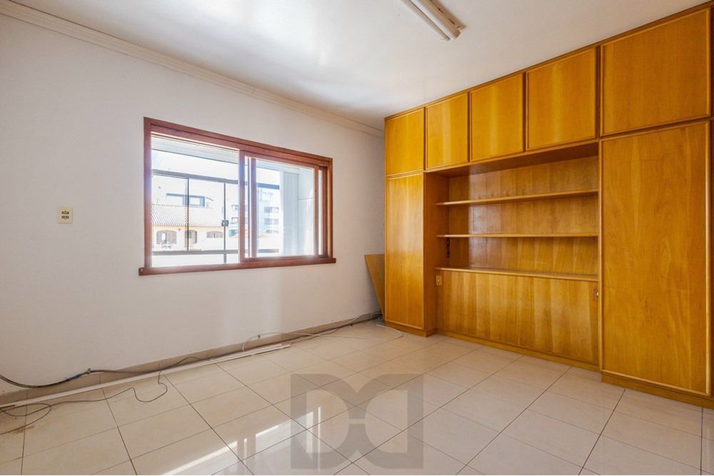 Casa com 4 quartos, 7 vagas e pátio no Bairro Higienópolis — foto 46
