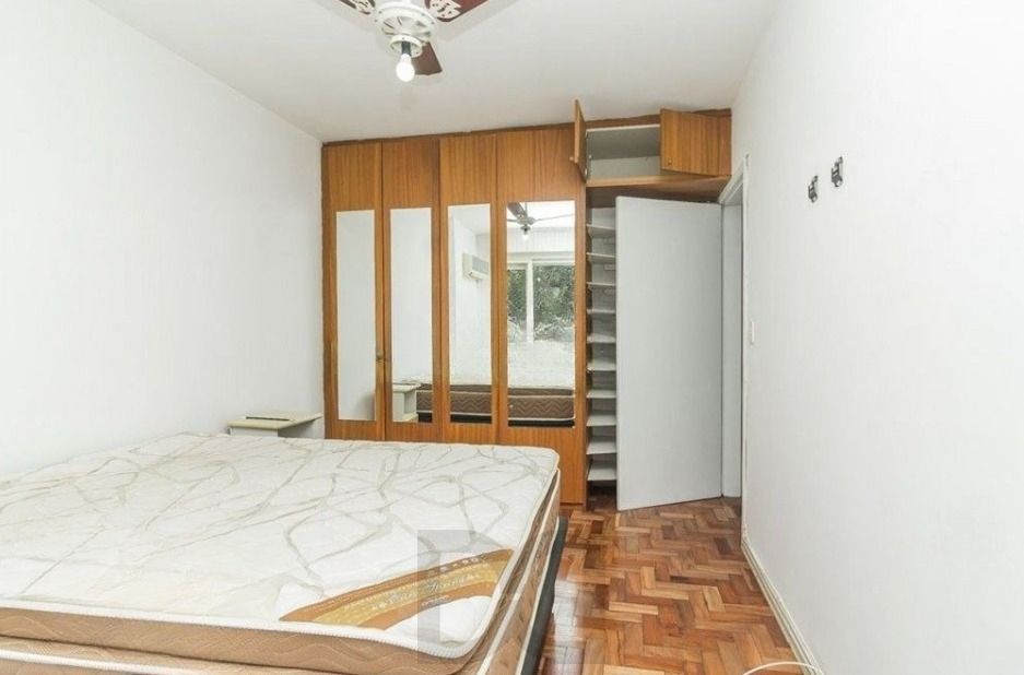 Apartamento de 2 dormitórios com sacada,1 vaga, elevador no bairro Petrópolis. — foto 14