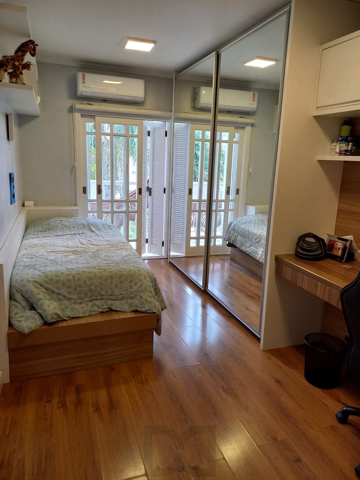 Casa com 4 dormitórios no Bairro Chácara das Pedras — foto 57