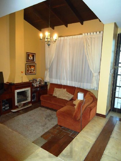 Casa com 3 quartos, 3 banheiros, churrasqueira no bairro Jardim São Pedro. — foto 4