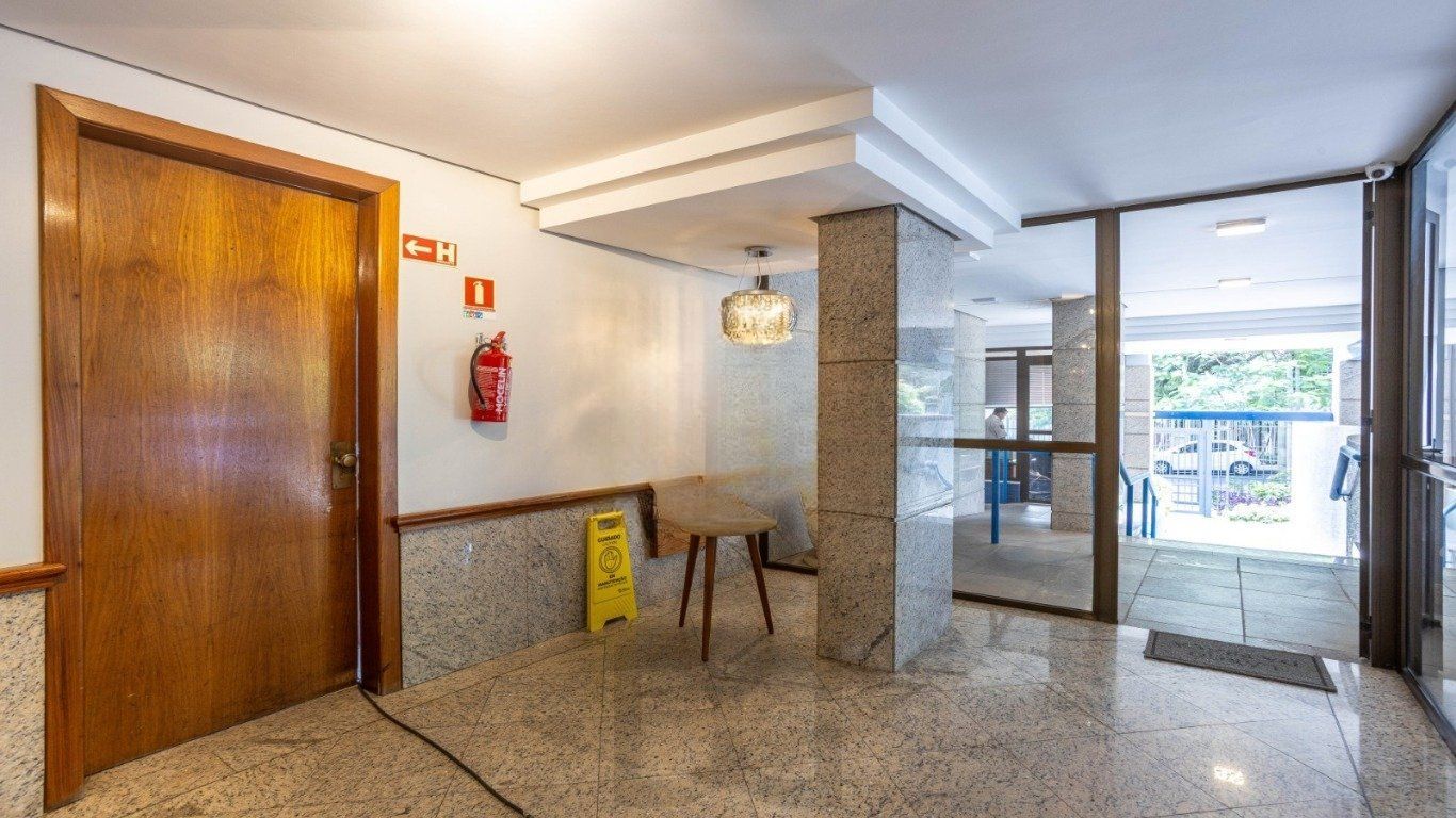Cobertura com 3 Quartos, 1 suíte, 2 vagas e 211m² no Petrópolis. — foto 38