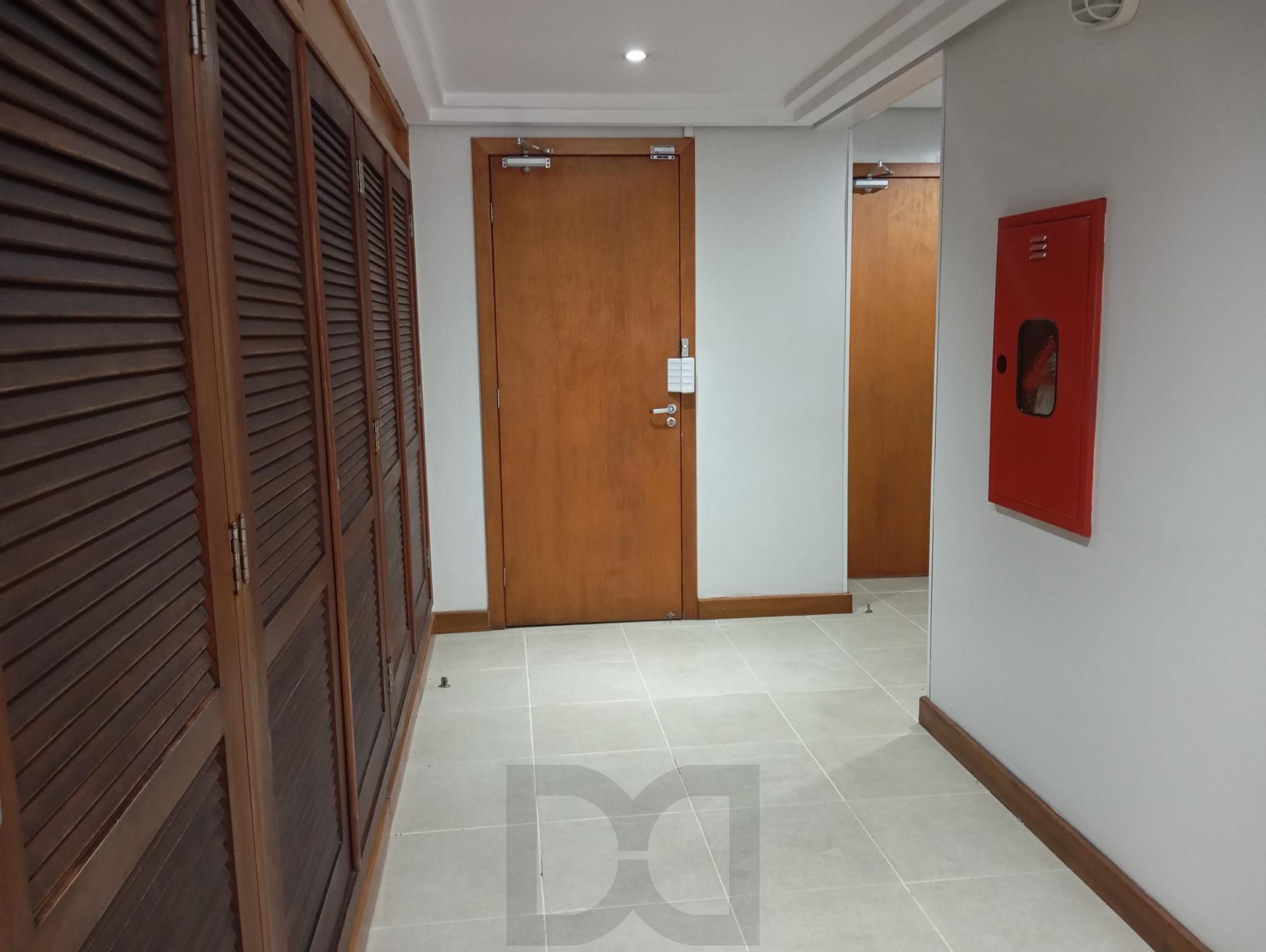 Apartamento com 2 Dormitórios, Vaga Dupla e Elevador no Floresta — foto 24