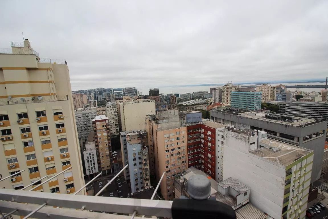 Apartamento com 4 quartos, 3 banheiros no Bairro Centro Historico. — foto 13