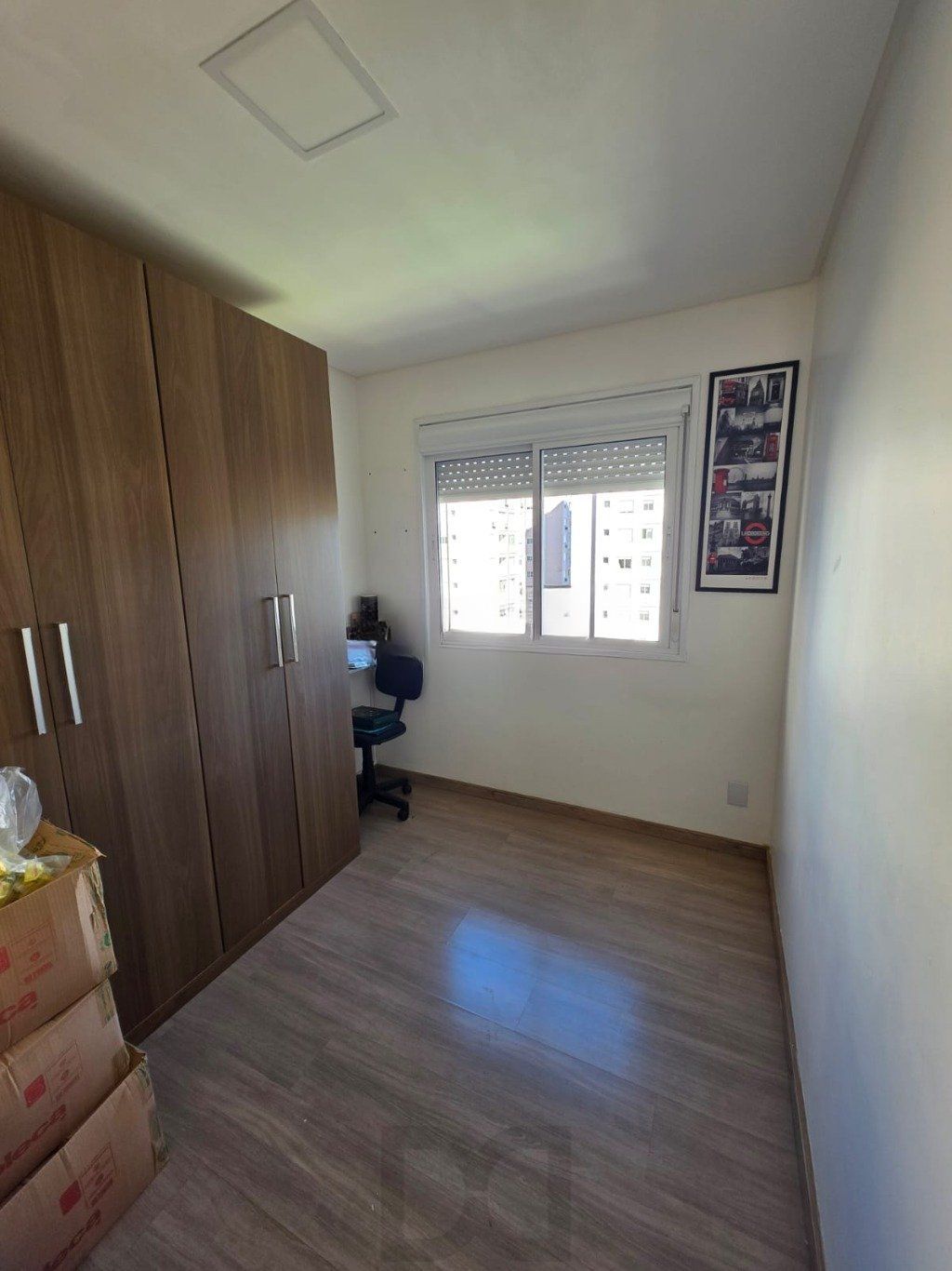 Apartamento semi mobiliado de 2 quartos, elevador e vaga no bairro Partenon. — foto 7