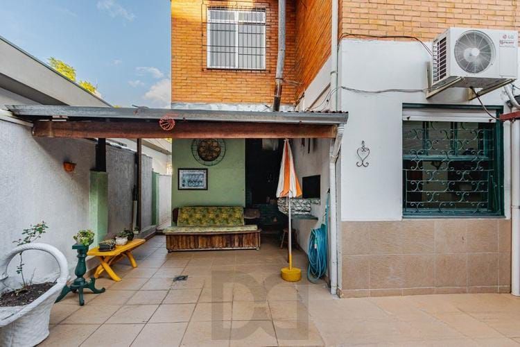Casa com 6 quartos, 2 vagas e pátio no Bairro Higienópolis — foto 21