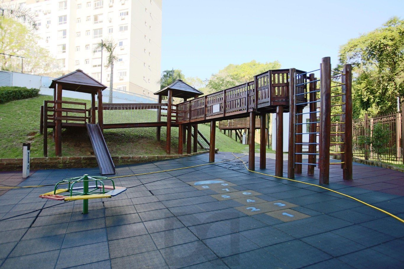 Apartamento 2 Dormitórios com Elevador e 2 Vagas à Venda no Jardim Carvalho — foto 21