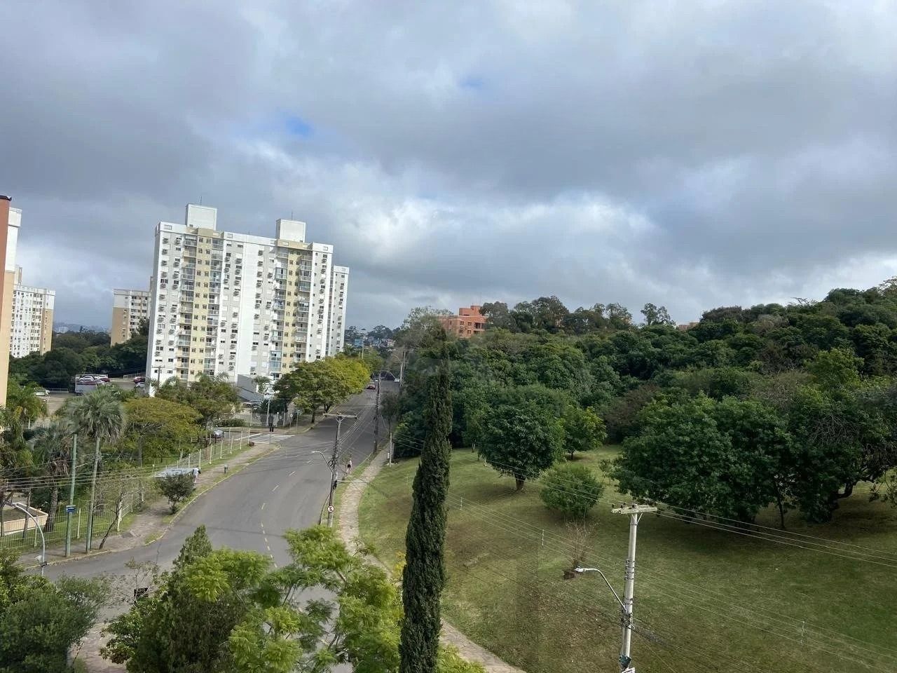 Apartamento 2 Dormitórios com 1 vaga coberta e elevador no Alto Petrópolis — foto 24