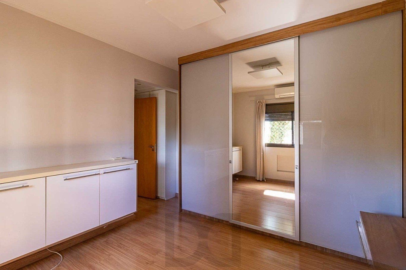 Apartamento de 2 quartos, elevador e 2 vagas no bairro Auxiliadora. — foto 9