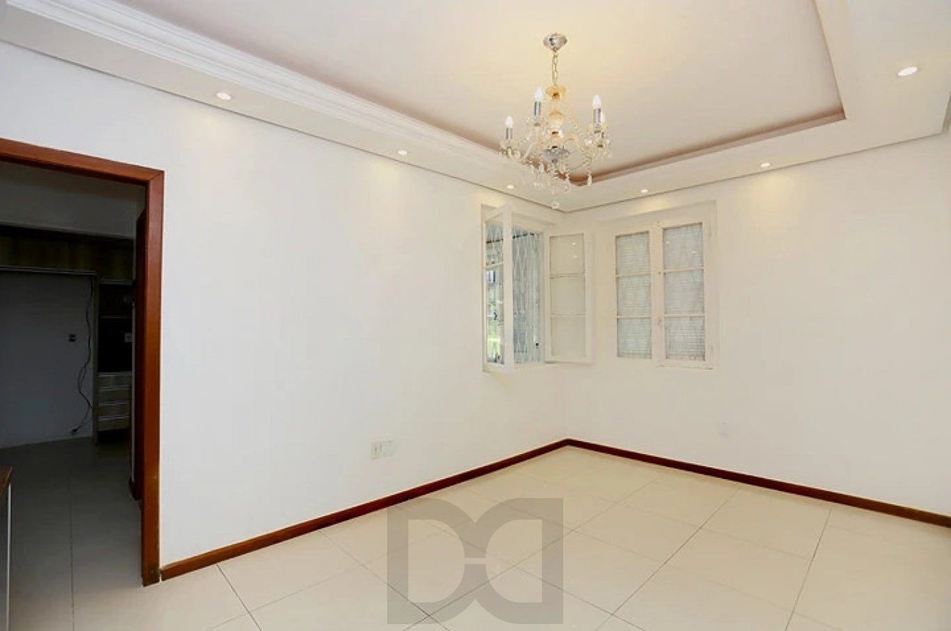 Casa com pátio, piscina e churrasqueira, no Bairro Nonoai — foto 4