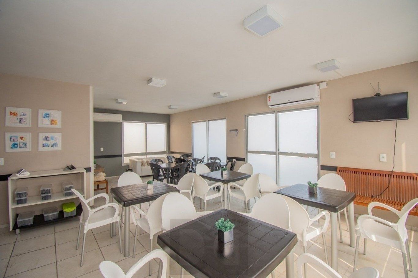 Apartamento Térreo, 2 quartos, vaga, piscina e portaria 24hr no bairro Sarandi. — foto 33