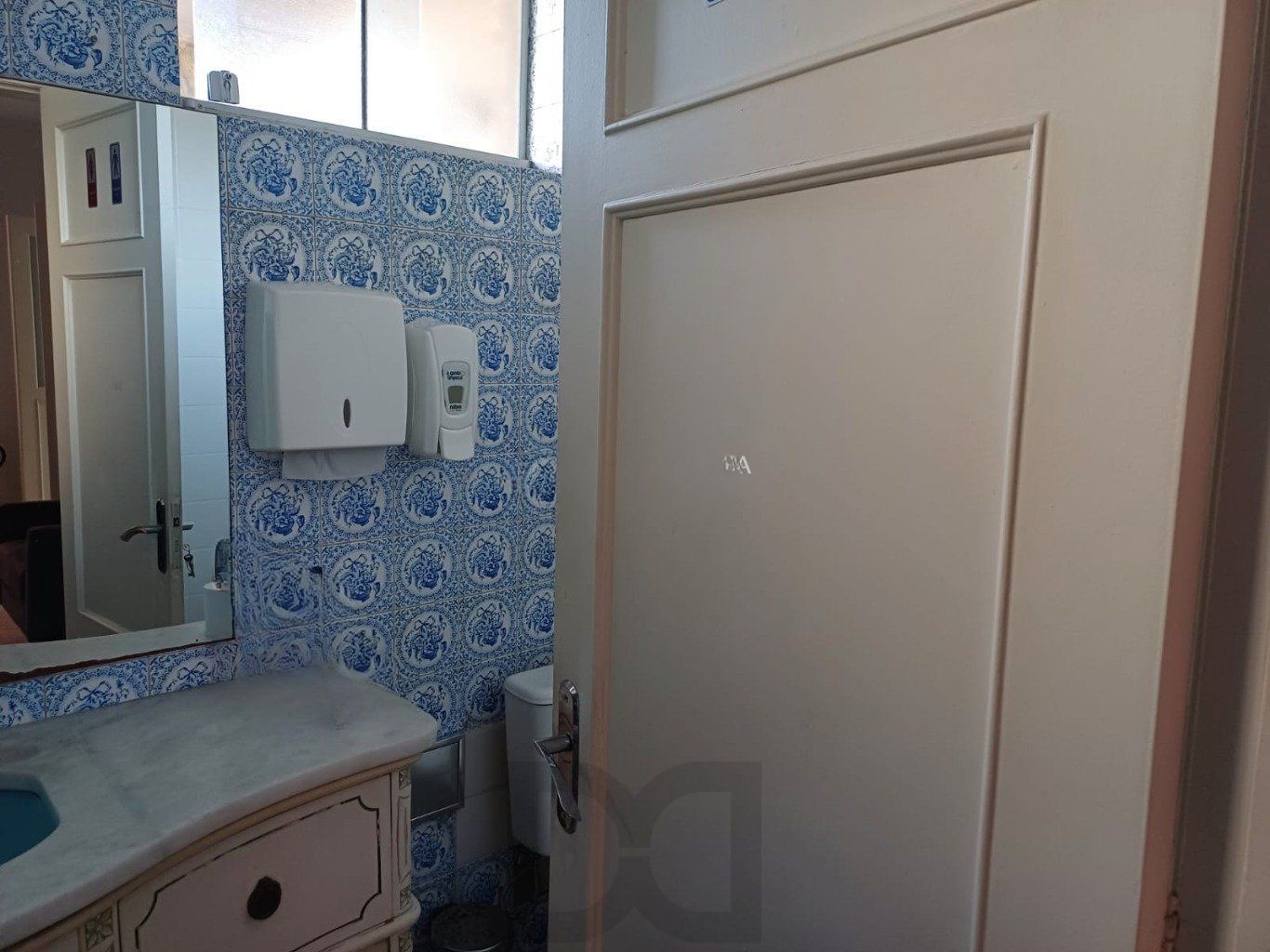 Casa com 3 quartos, 3 banheiros, 300m² e 8 vagas no Menino Deus. — foto 23