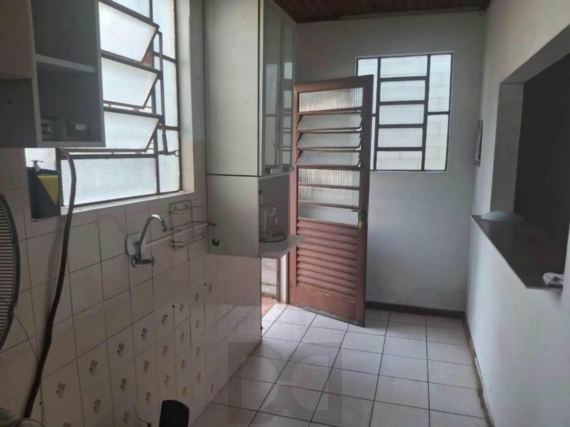 Casa 2 dormitórios com pátio e 3 vagas no Camaquã — foto 9