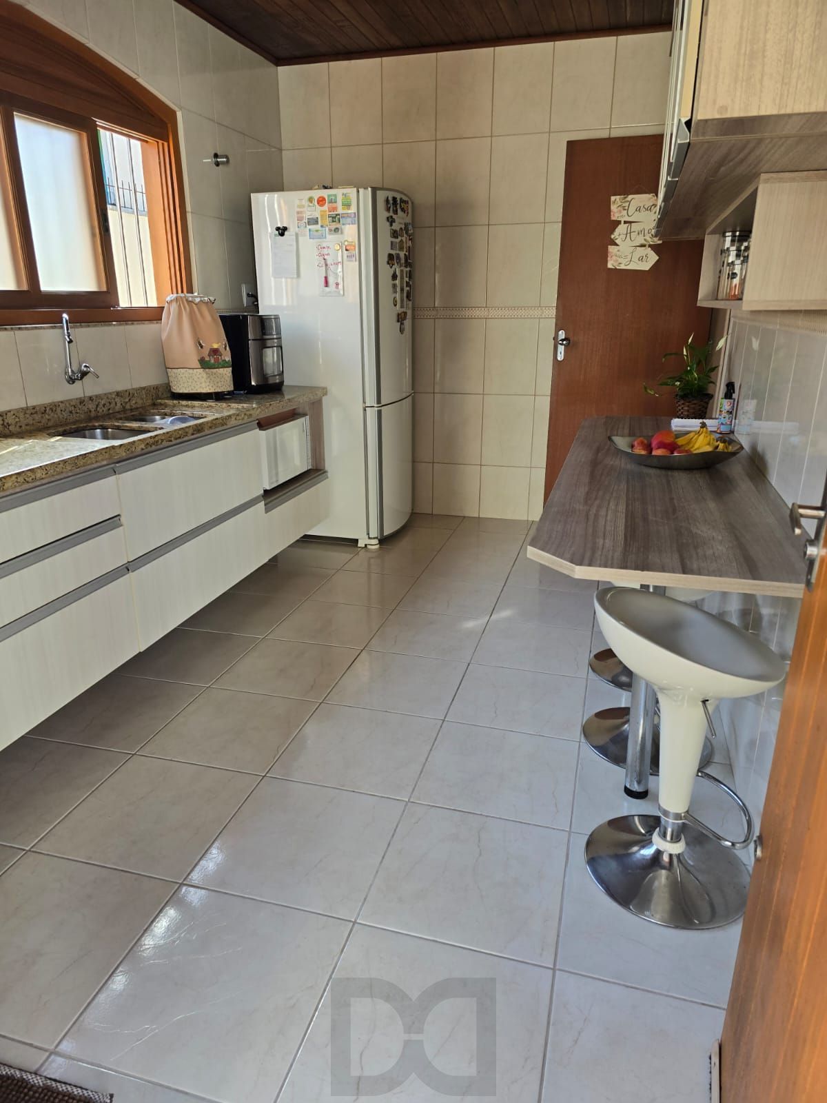 Casa térrea, 3 dormitórios e 4 vagas cobertos no Sarandi. — foto 8
