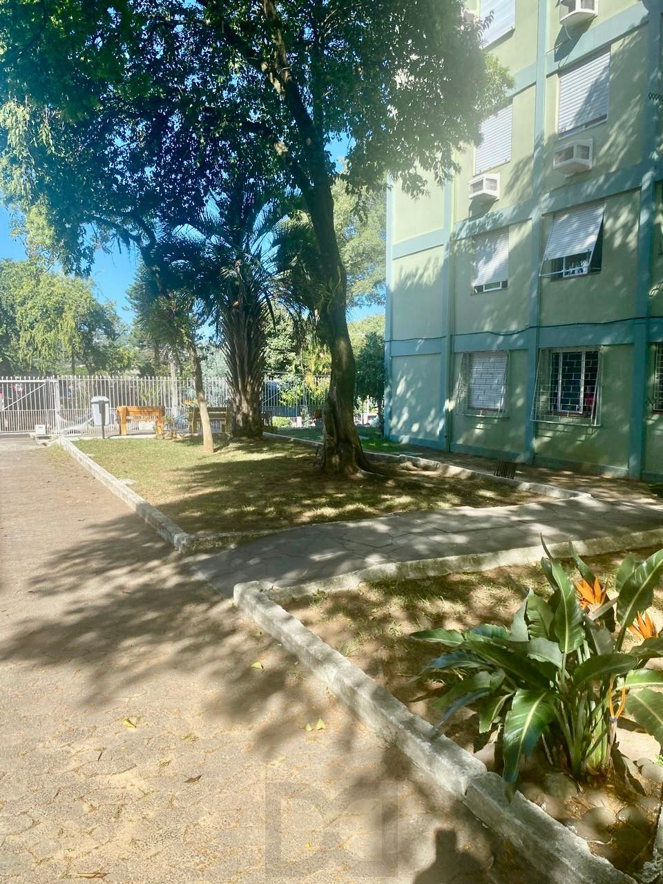 Apartamento de 2 dormitórios Segundo andar Bairro Camaqua em Porto Alegre — foto 27