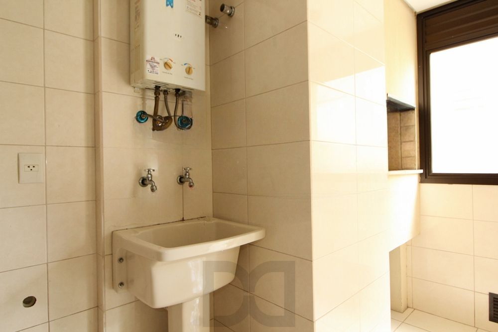 Apartamento com 2 quartos, 1 suíte e 1 vaga e elevador no Bairro Bom Fim. — foto 6