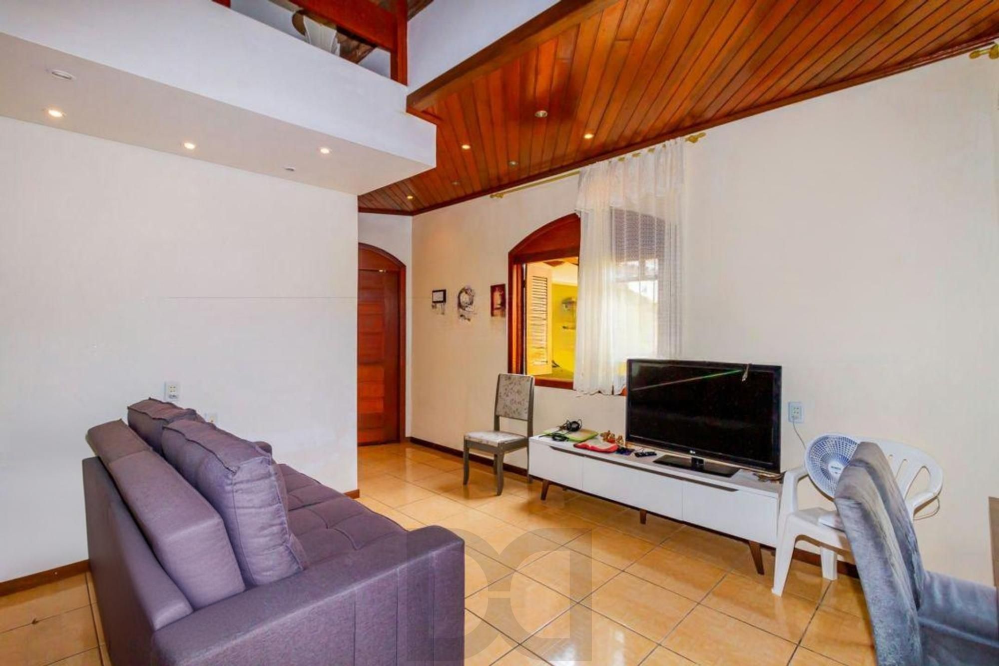 Casa com 5 quartos, 2 vagas e pátio, no Bairro Sarandí — foto 5