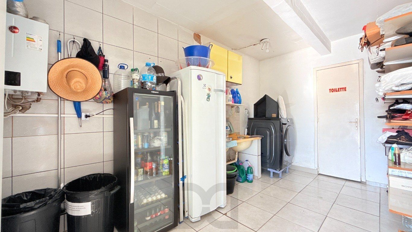 Casa com 4 quartos, vaga coberta, piscina e pátio no bairro Cristo Redentor — foto 24