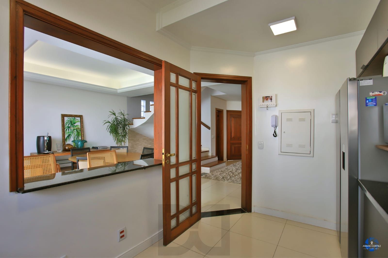 Casa de 3 dormitórios, 3 vagas e pátio com piscina bairro Chácara das Pedras. — foto 17