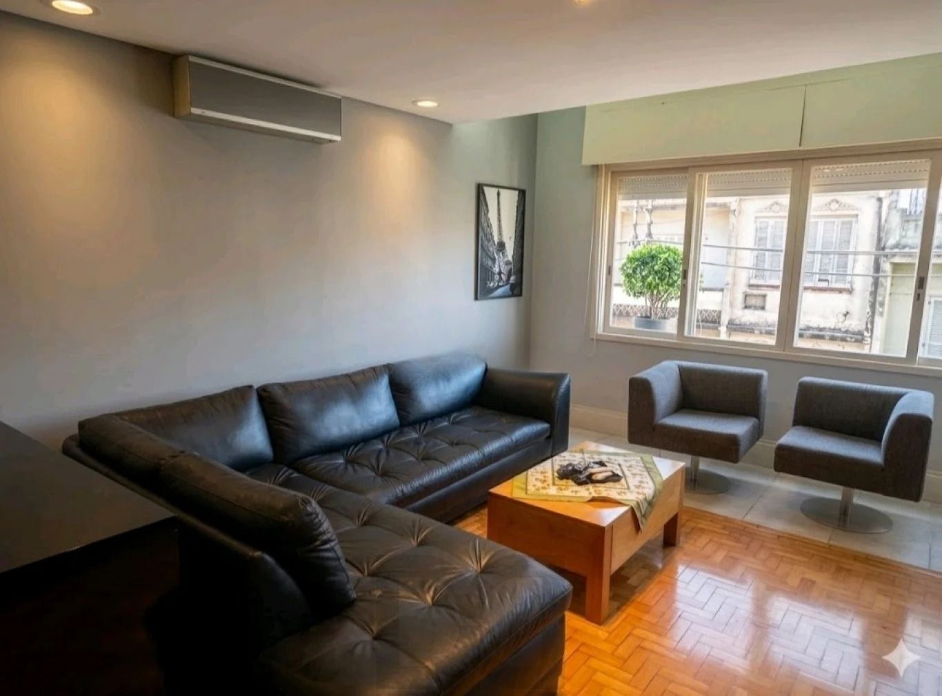 Apartamento de 2 quartos no Centro Histórico de Porto Alegre. — foto 1