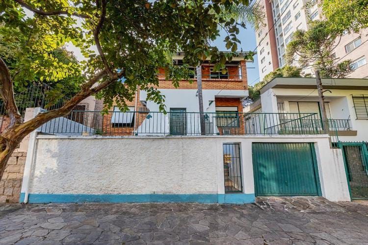 Casa com 6 quartos, 2 vagas e pátio no Bairro Higienópolis — foto 3