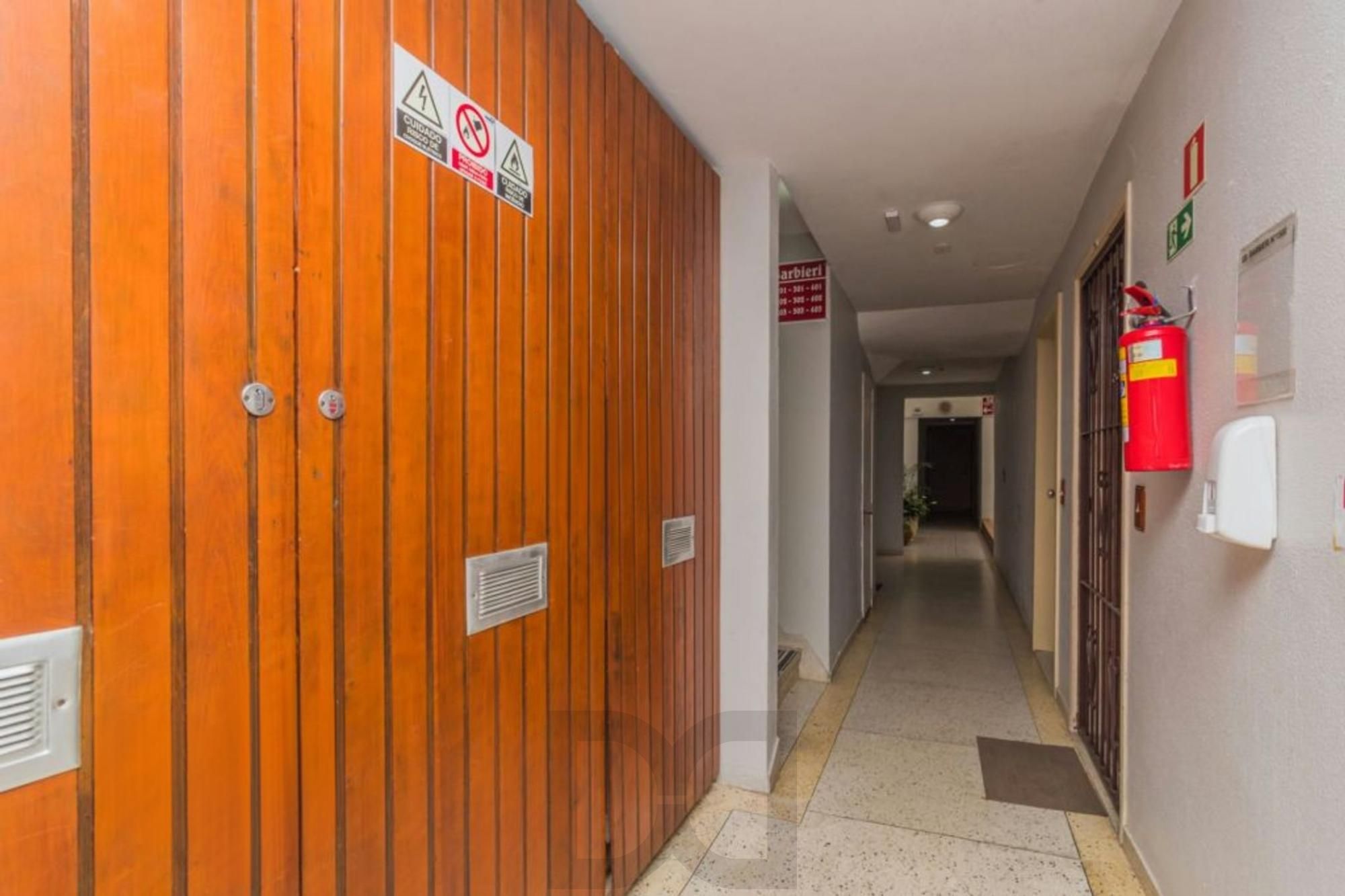Apartamento com 2 quartos, 2 banheiros e 1 vaga no bairro Azenha. — foto 24