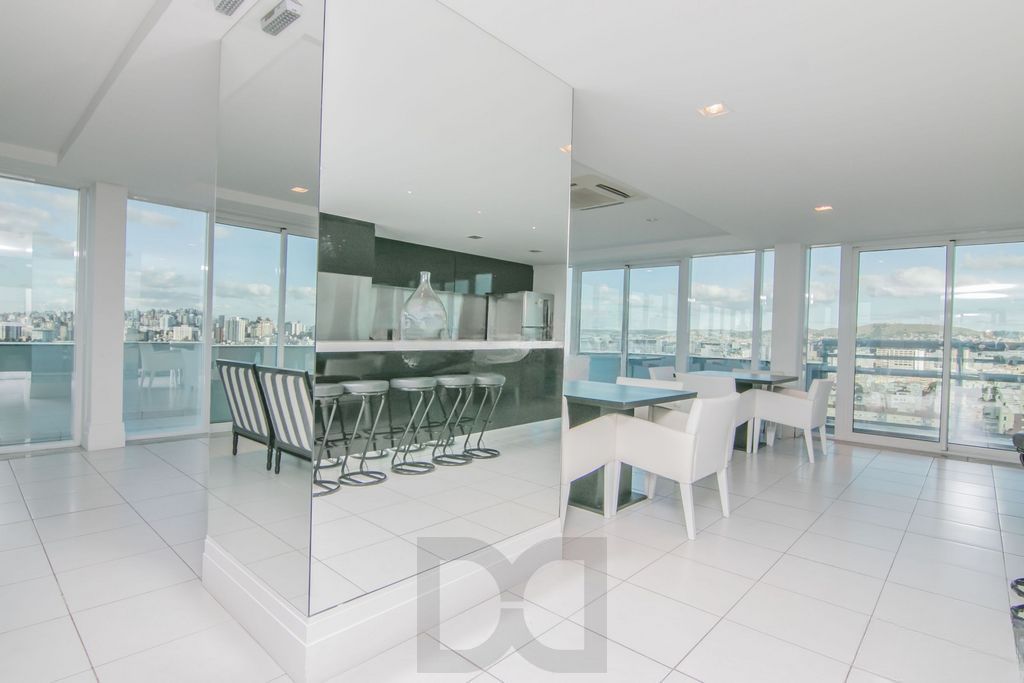 Apartamento 2 dormitórios, 1 vaga, elevador na Rua General Lima e Silva. — foto 21