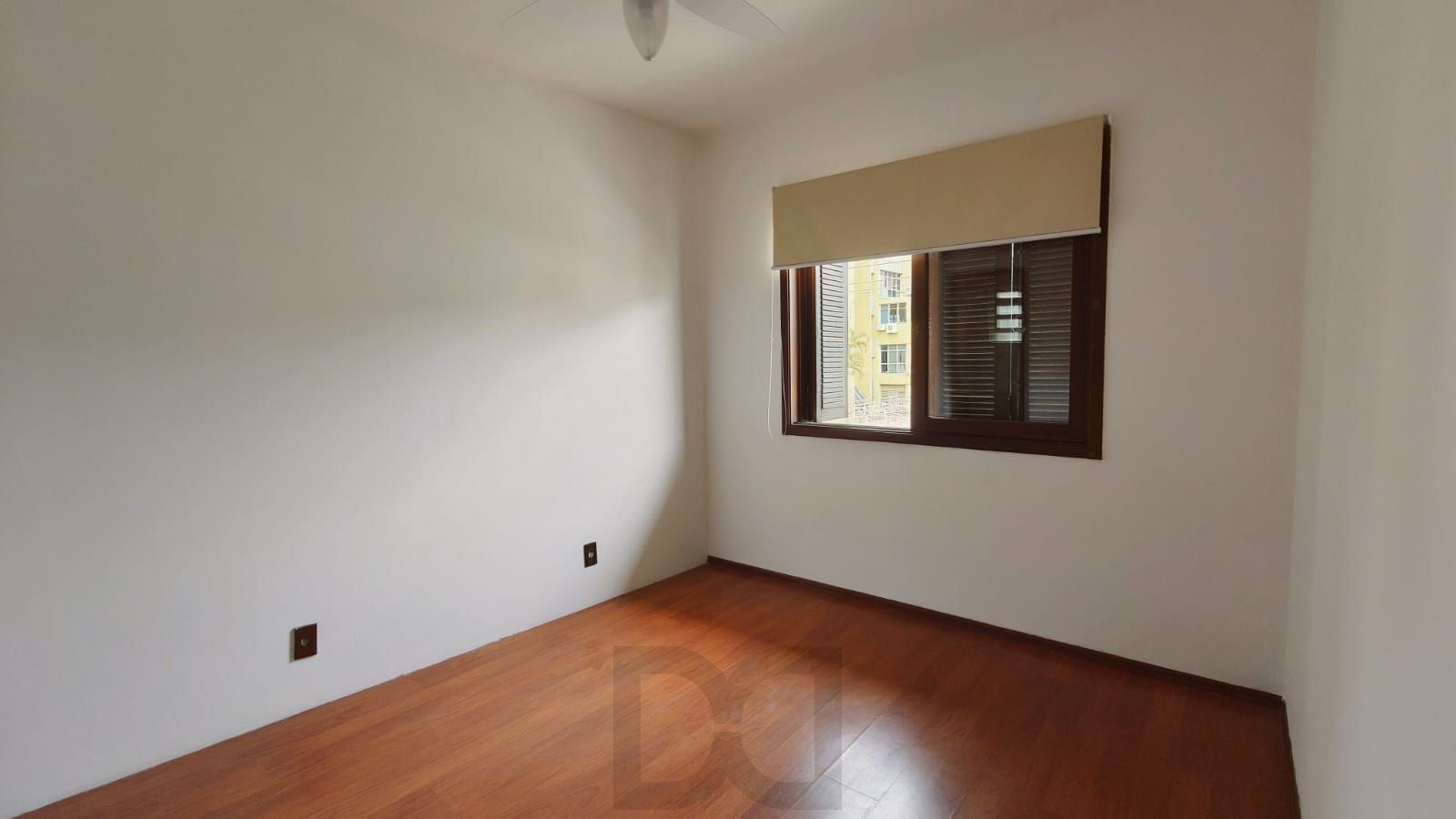 Apartamento com 1 Suite, sacada e 1 vaga de garagem no bairro Cidade Baixa — foto 12