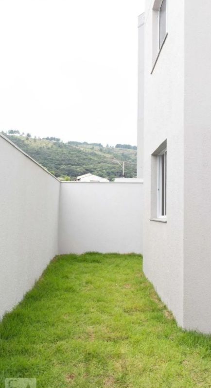 Apartamento Térreo Semi Mobiliado com Amplo Pátio Privativo – Porto Alegre