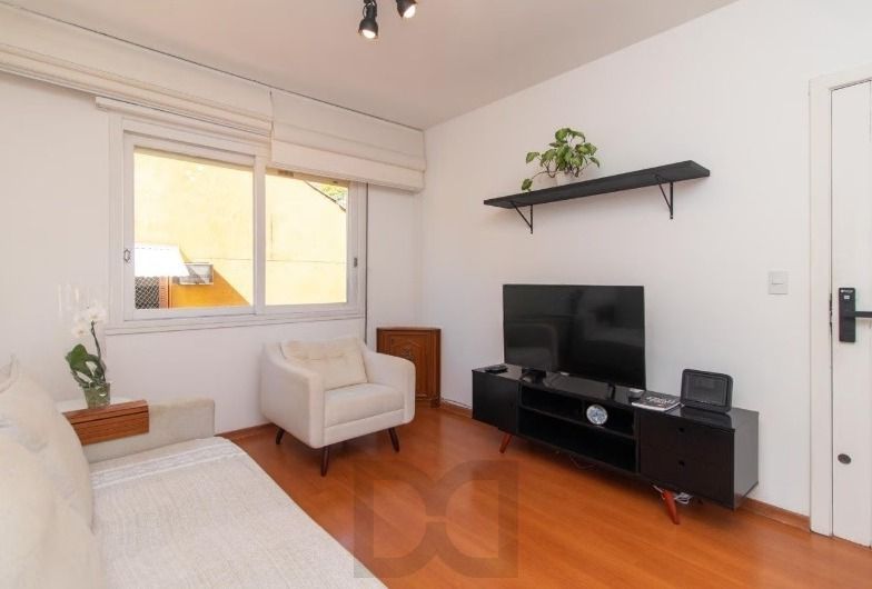 Apartamento de 2 quartos, 1 vaga no bairro Menino Deus — foto 1