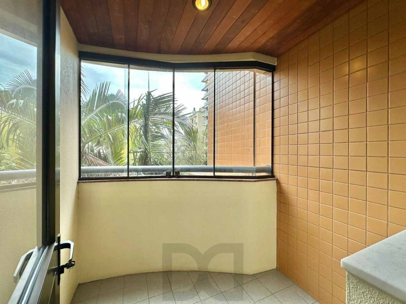 Apartamento com 3 quartos, vaga e elevador no Bairro Menino Deus — foto 4